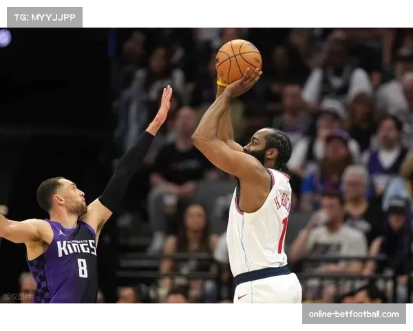 快船优化阵容结构裁掉三人并加强双向合同席位调整策略